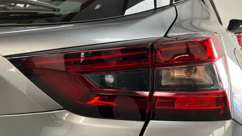 Nissan Juke 1.0 DiG-T 114 N-Connecta 5dr DCT Petrol Hatchback